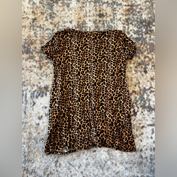 Cream n Sugar Cheetah Print Top with Knot - Picture 4 of 8